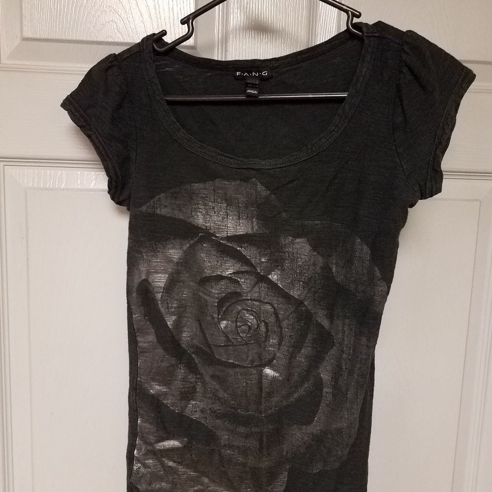 Fang woman's top m